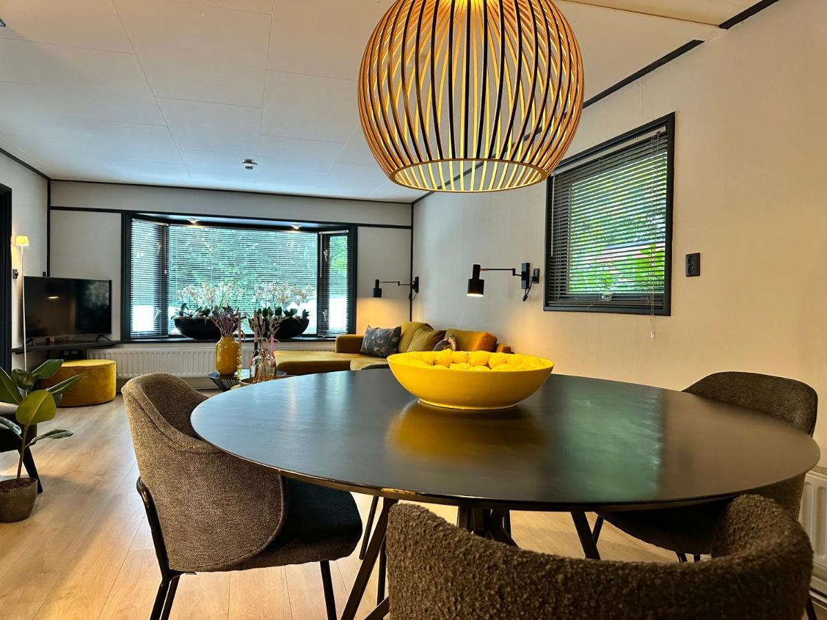 Gezellig Chalet Met 2 Slaapkamers Aan Bosrand Erm Esterno foto