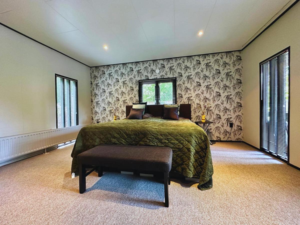 Gezellig Chalet Met 2 Slaapkamers Aan Bosrand Erm Esterno foto